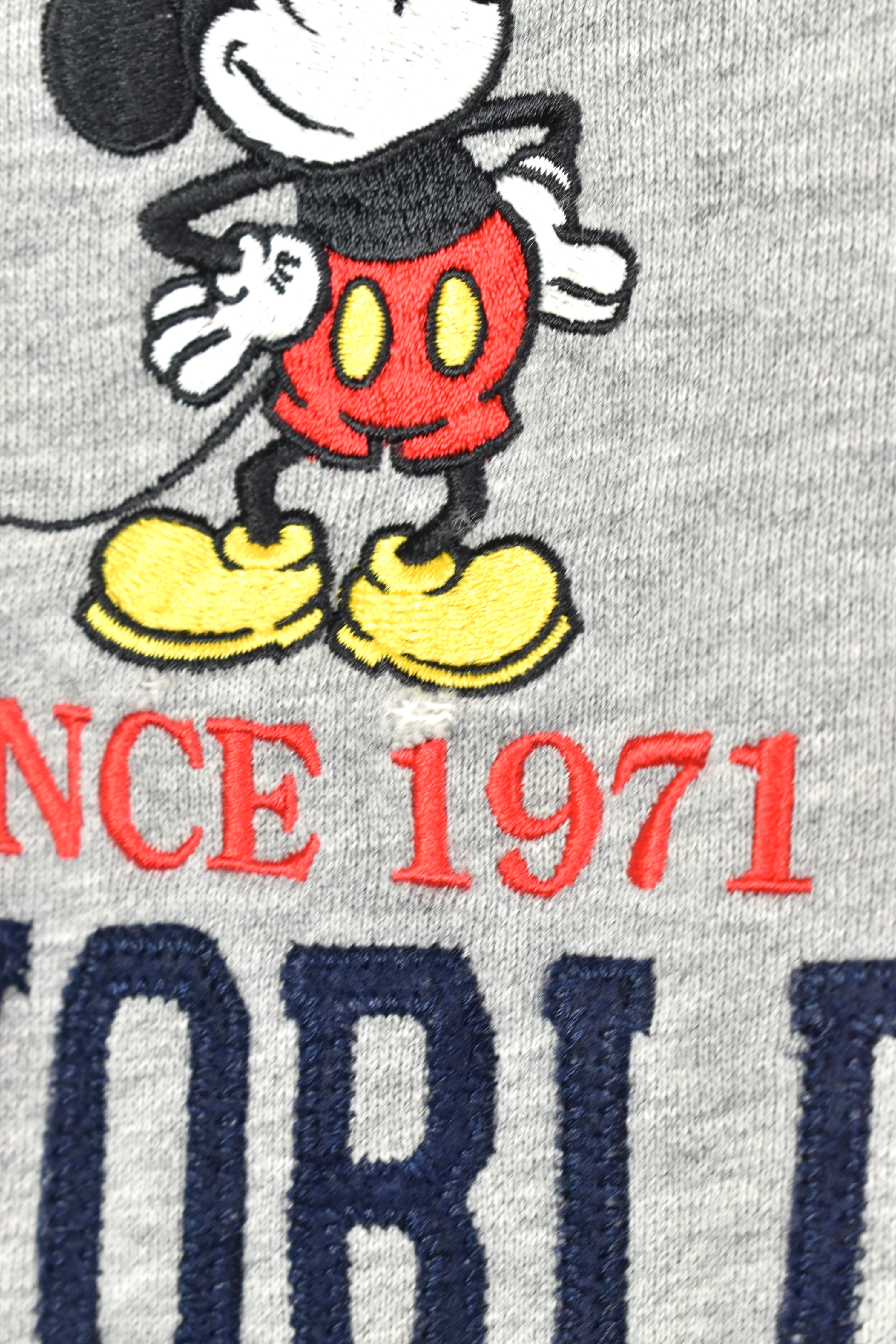 VINTAGE DISNEY MICKEY MOUSE EMBROIDERED GREY SWEATSHIRT | LARGE DISNEY / CARTOON